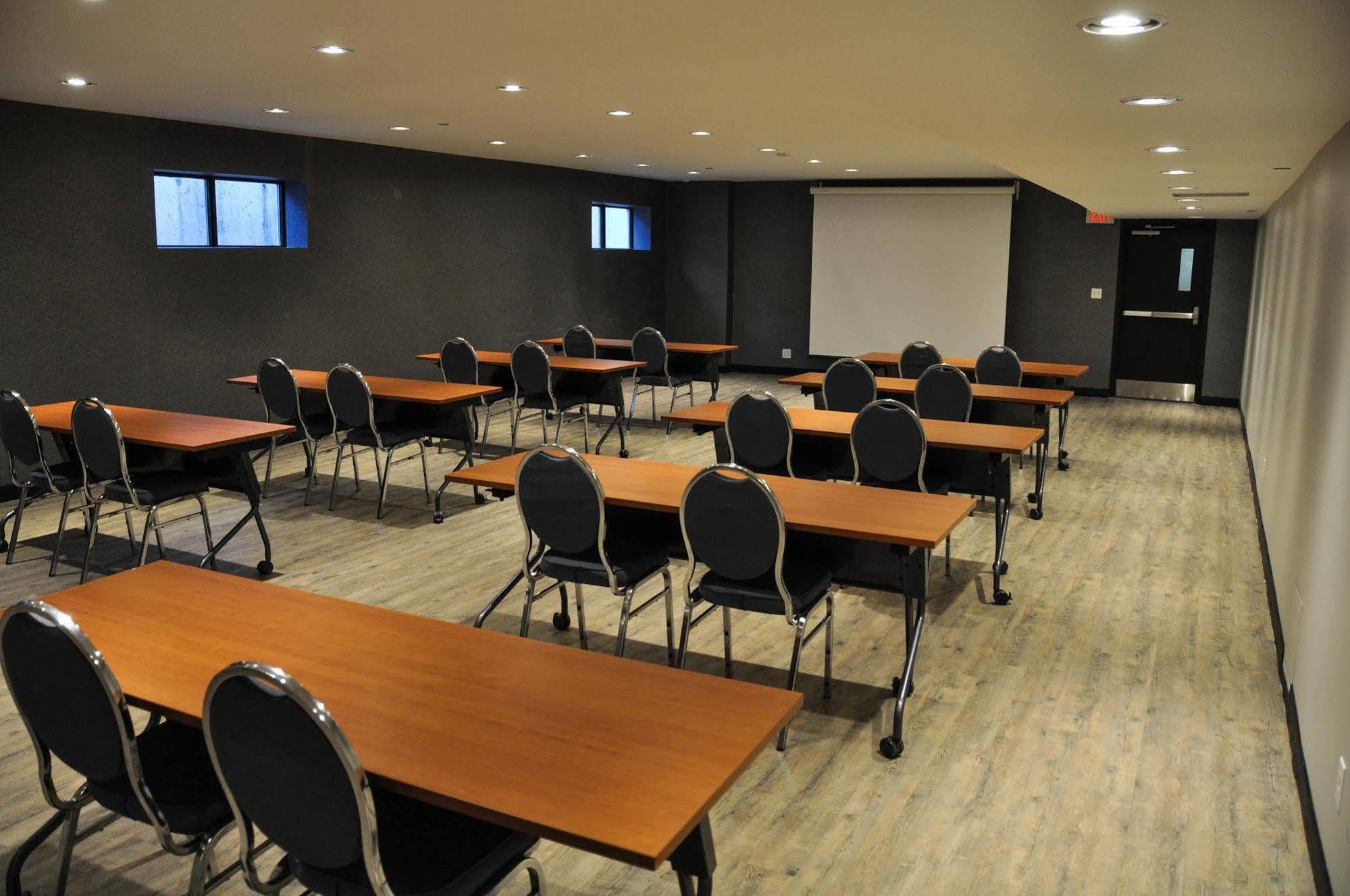 Residence&Conference Centre - Kitchener-Waterloo Buitenkant foto